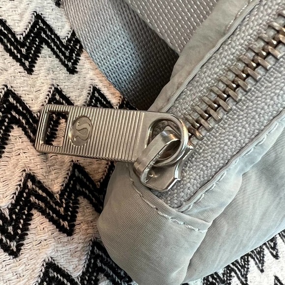 NWT Seal Grey lululemon Everywhere Belt Bag EBB 1L FAST SHIP - Picture 5 of 13